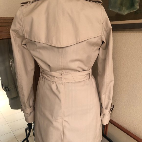 Burberry Trench Coat, Short (mid-thigh), Womens - Picture 6 of 15